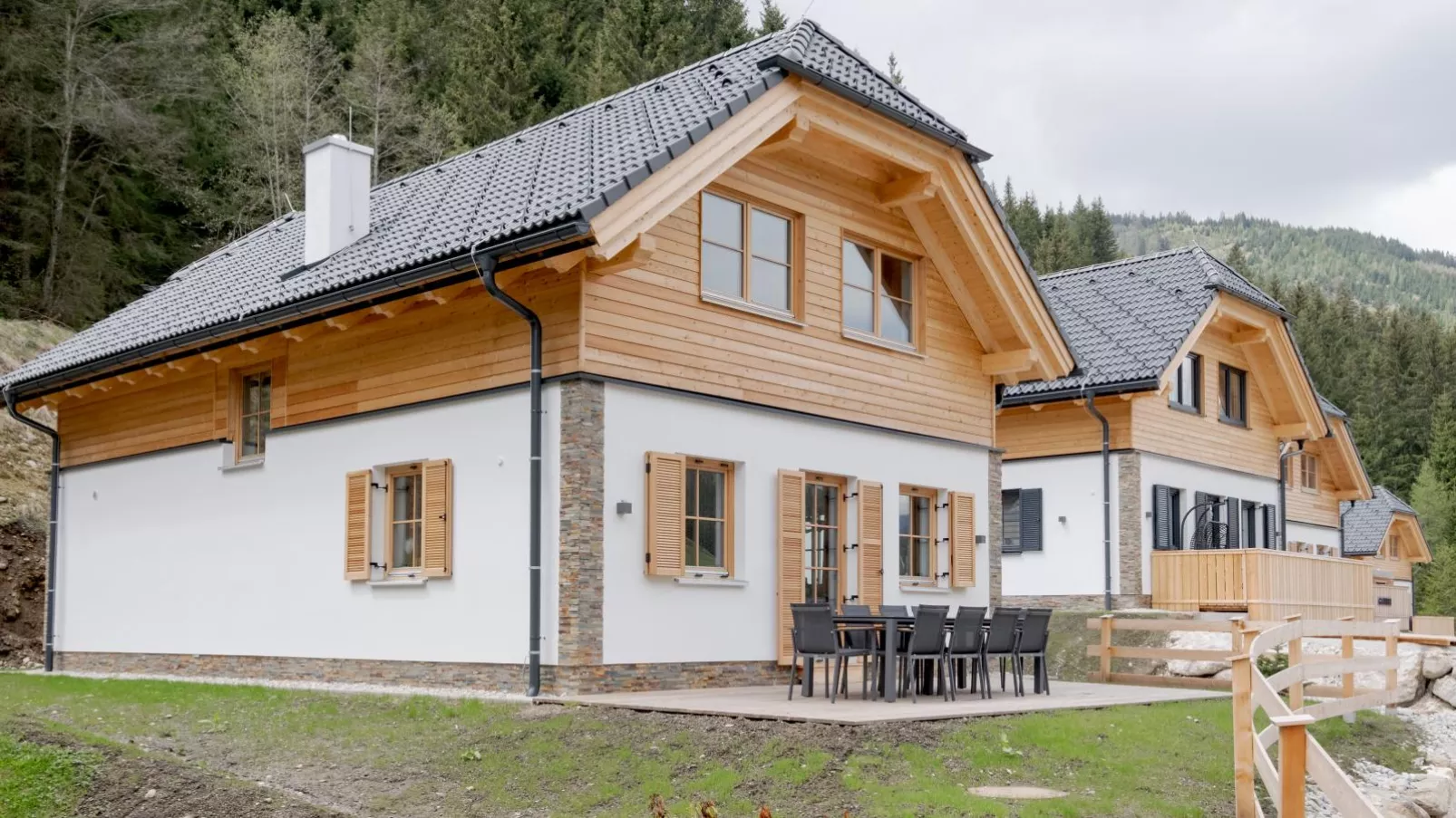 Haus am Wald-Buitenkant zomer
