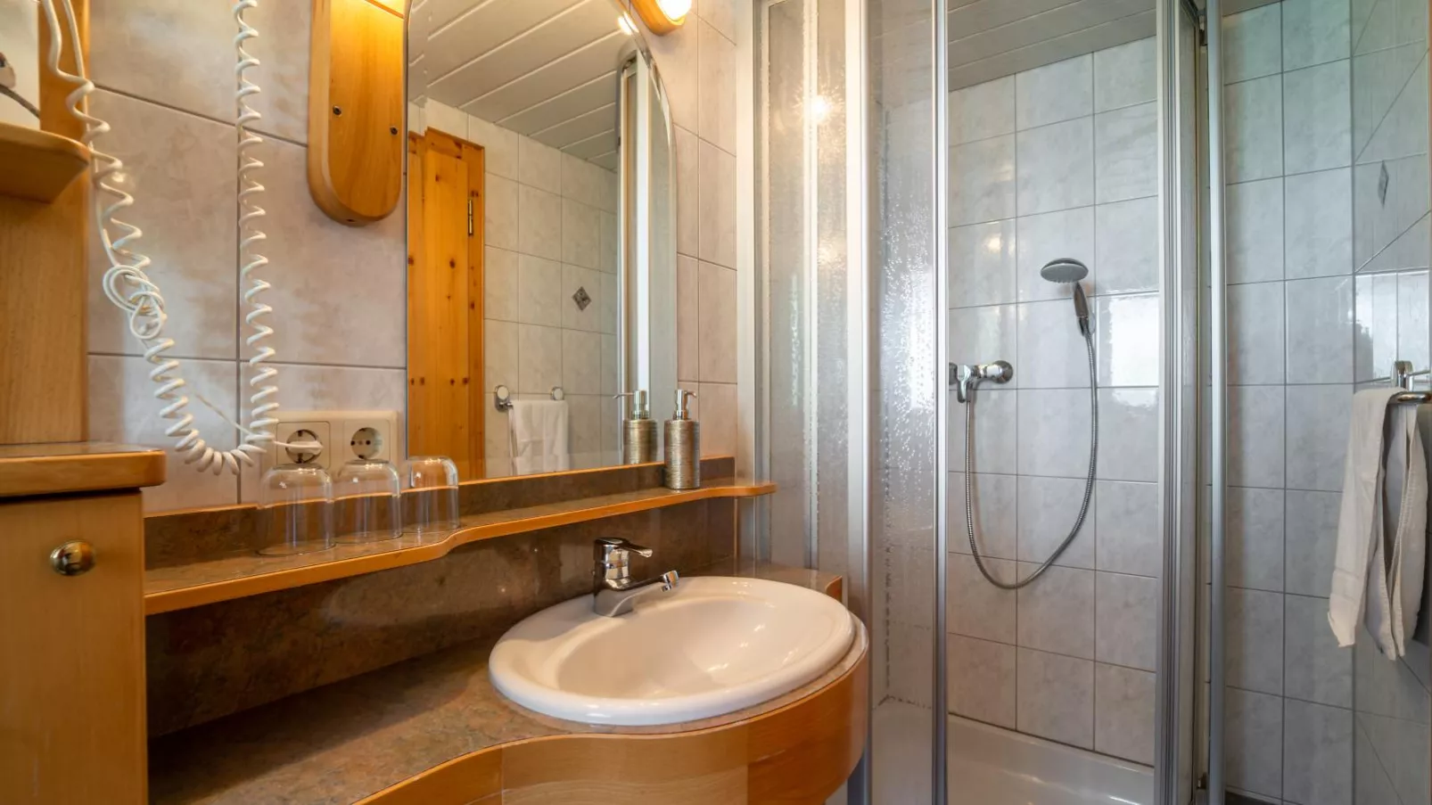 Gästehaus Walch II-Badkamer