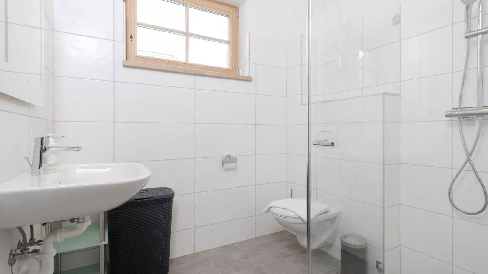 Haus am Wald-Badkamer