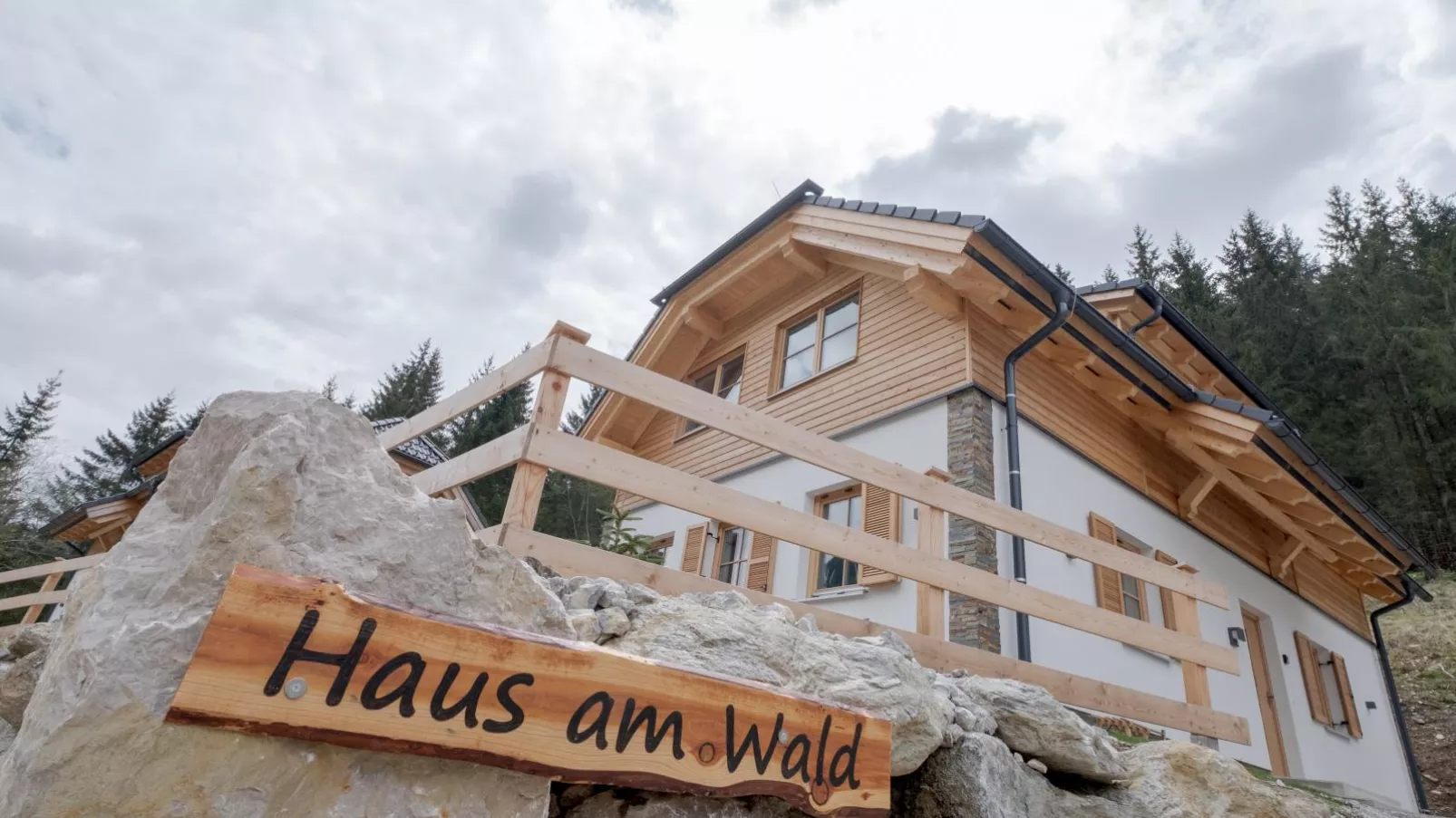 Haus am Wald-Buitenkant zomer
