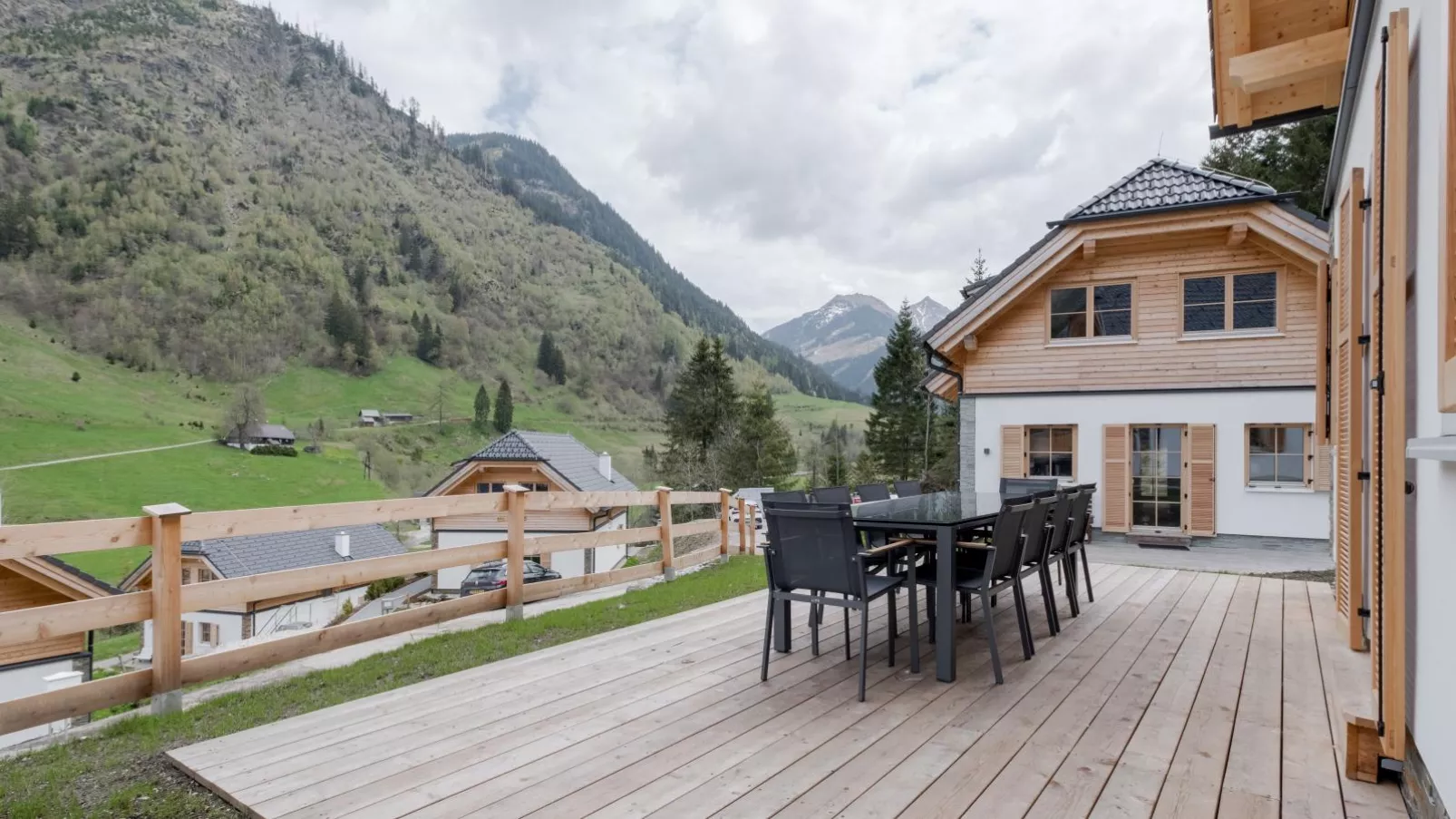 Haus am Wald-Terrasbalkon