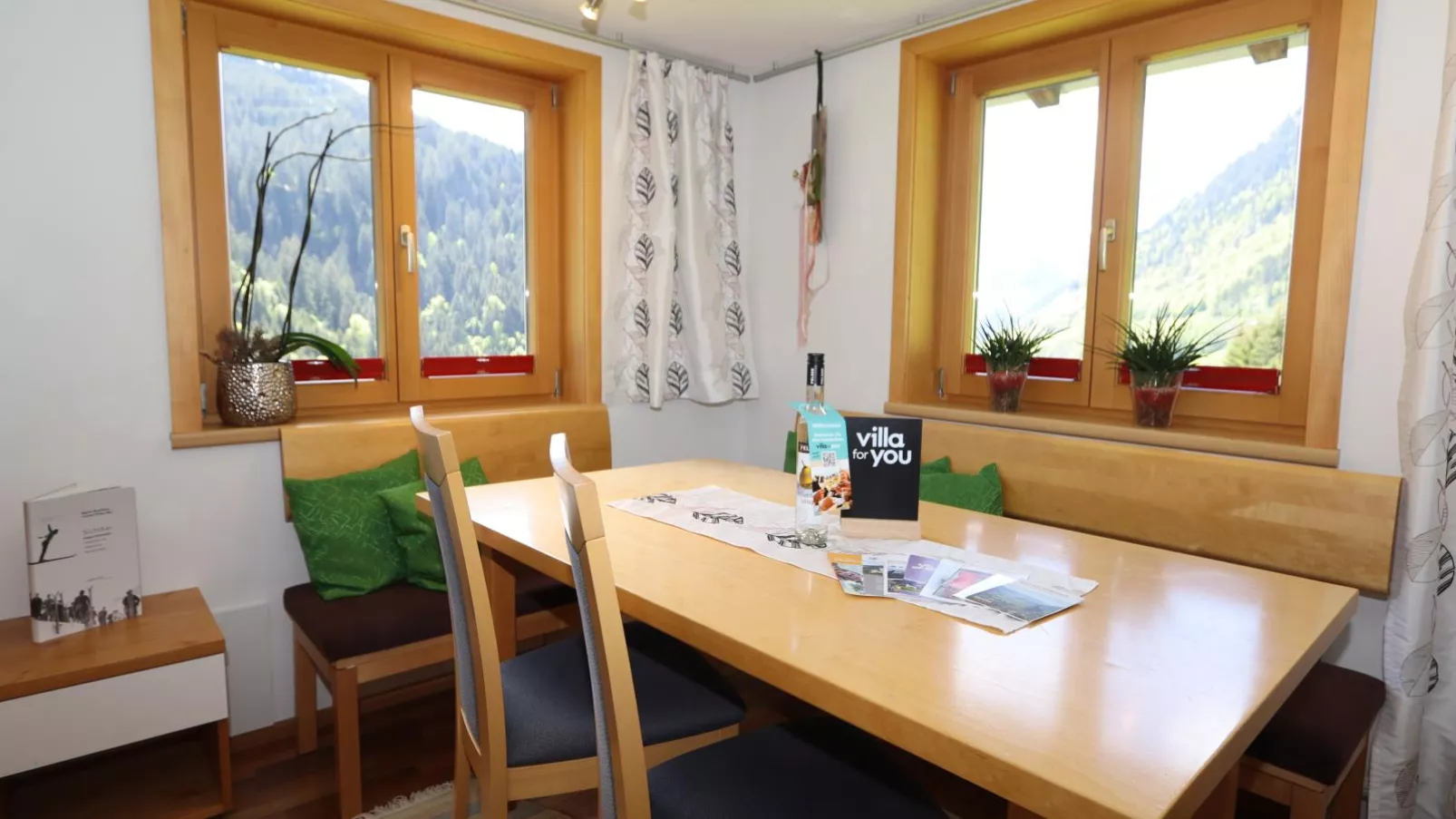 Gästehaus Walch III-Eetkamer