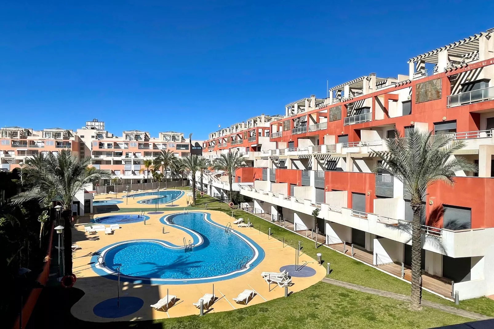 Costa Rey II 1 hab-Buitenkant zomer