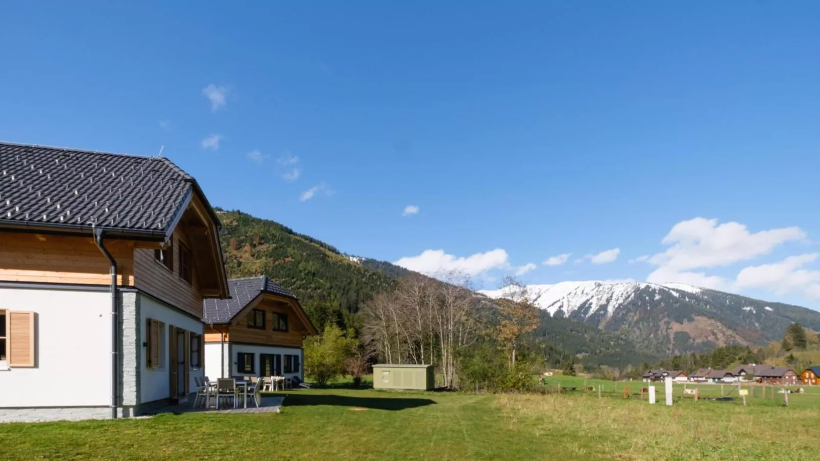 Haus am Bach-Buitenkant zomer