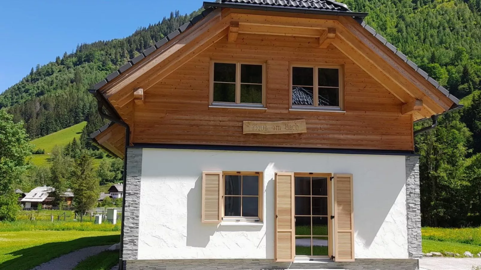 Haus am Bach-Buitenkant zomer
