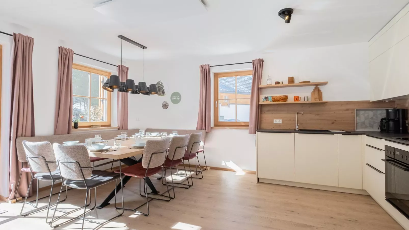 Haus Lilyan-Eetkamer