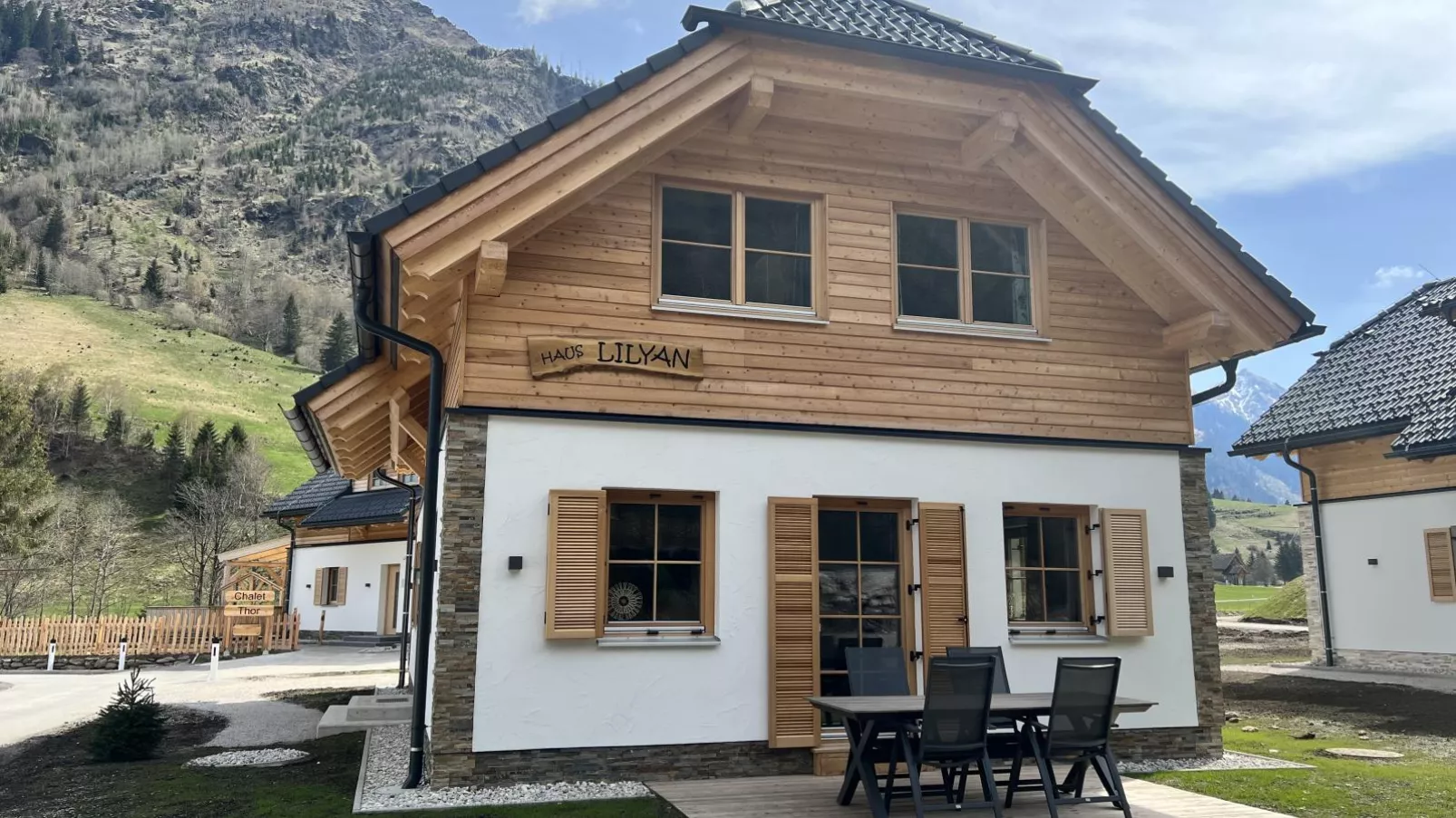 Haus Lilyan-Buitenkant zomer
