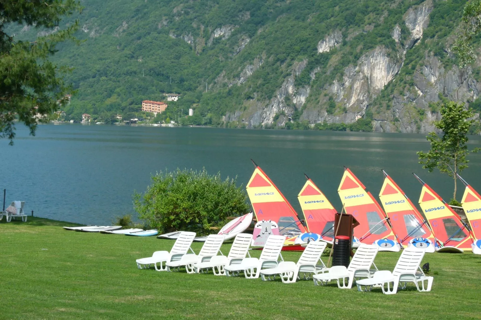 Residence Porto Letizia Porlezza -  Villas bilocale 4 pax Vista Lago Deluxe V1LD4 Lake View 8216-Buitenkant zomer