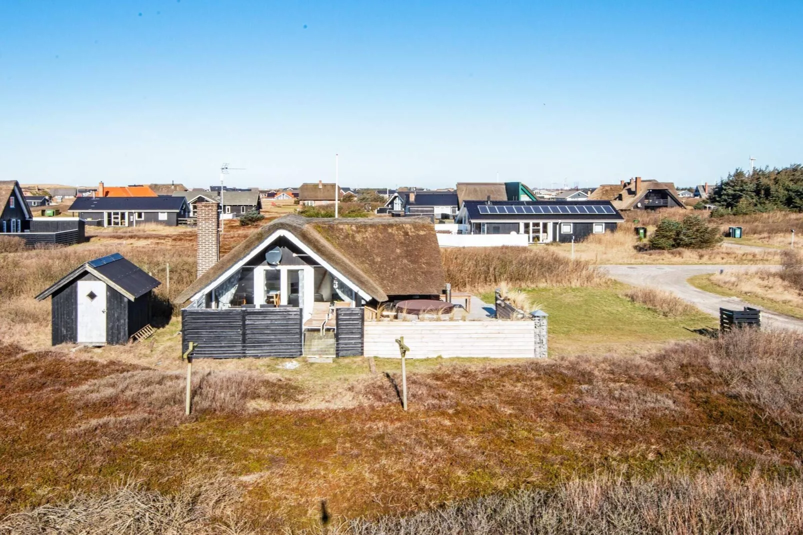 Modern vakantiehuis in Vrist dicht bij de zee-Buitenlucht