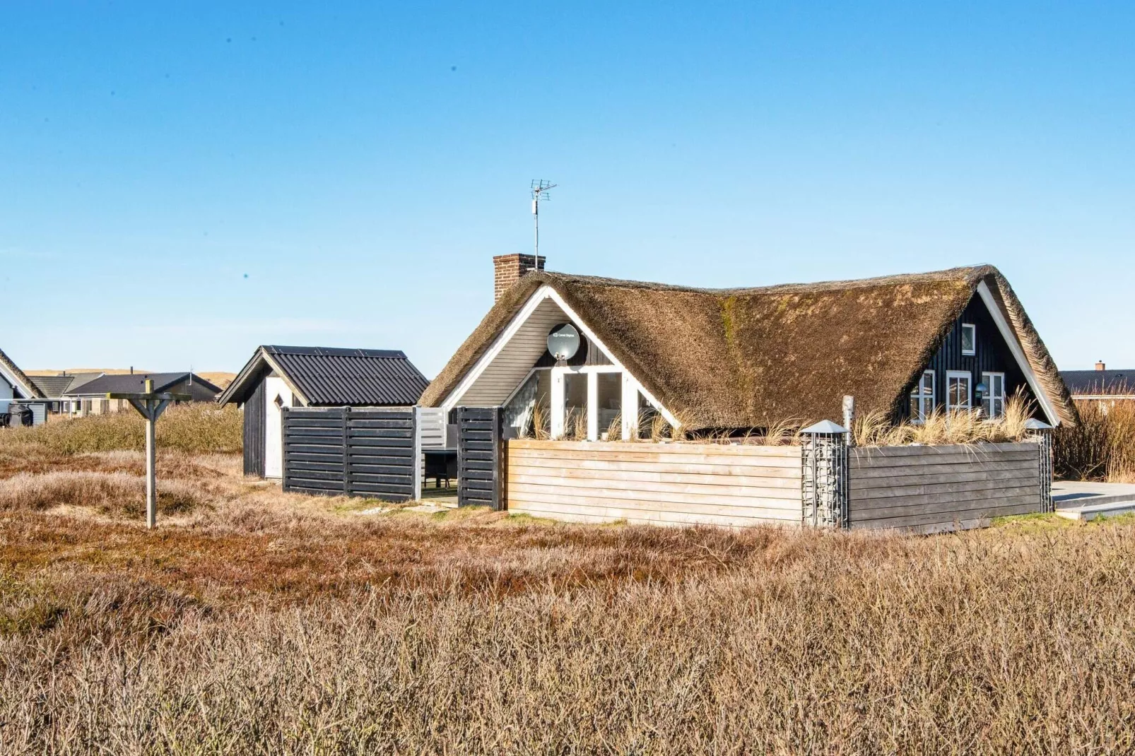 Modern vakantiehuis in Vrist dicht bij de zee-Buitenlucht