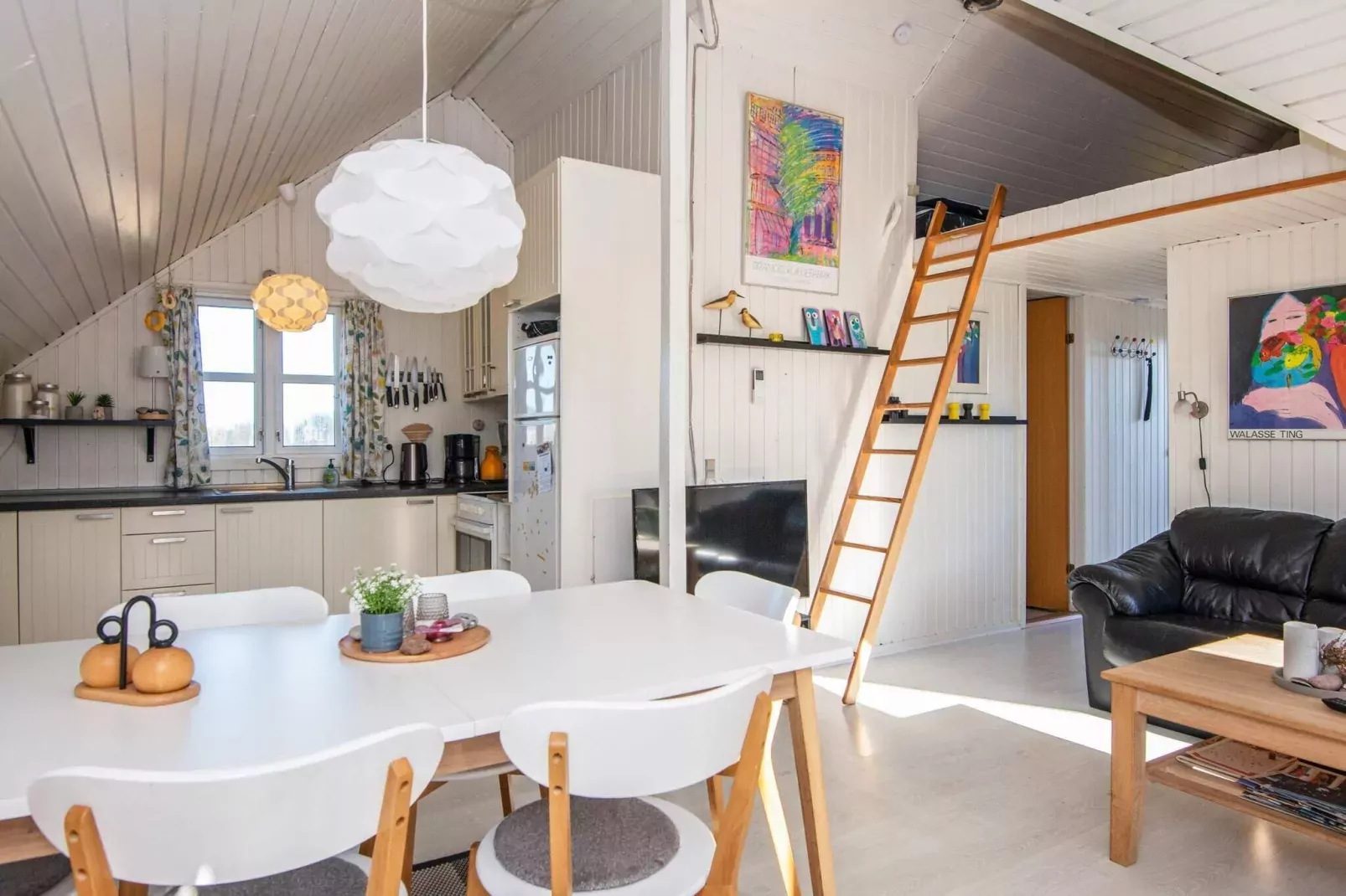 Modern vakantiehuis in Vrist dicht bij de zee-Binnen