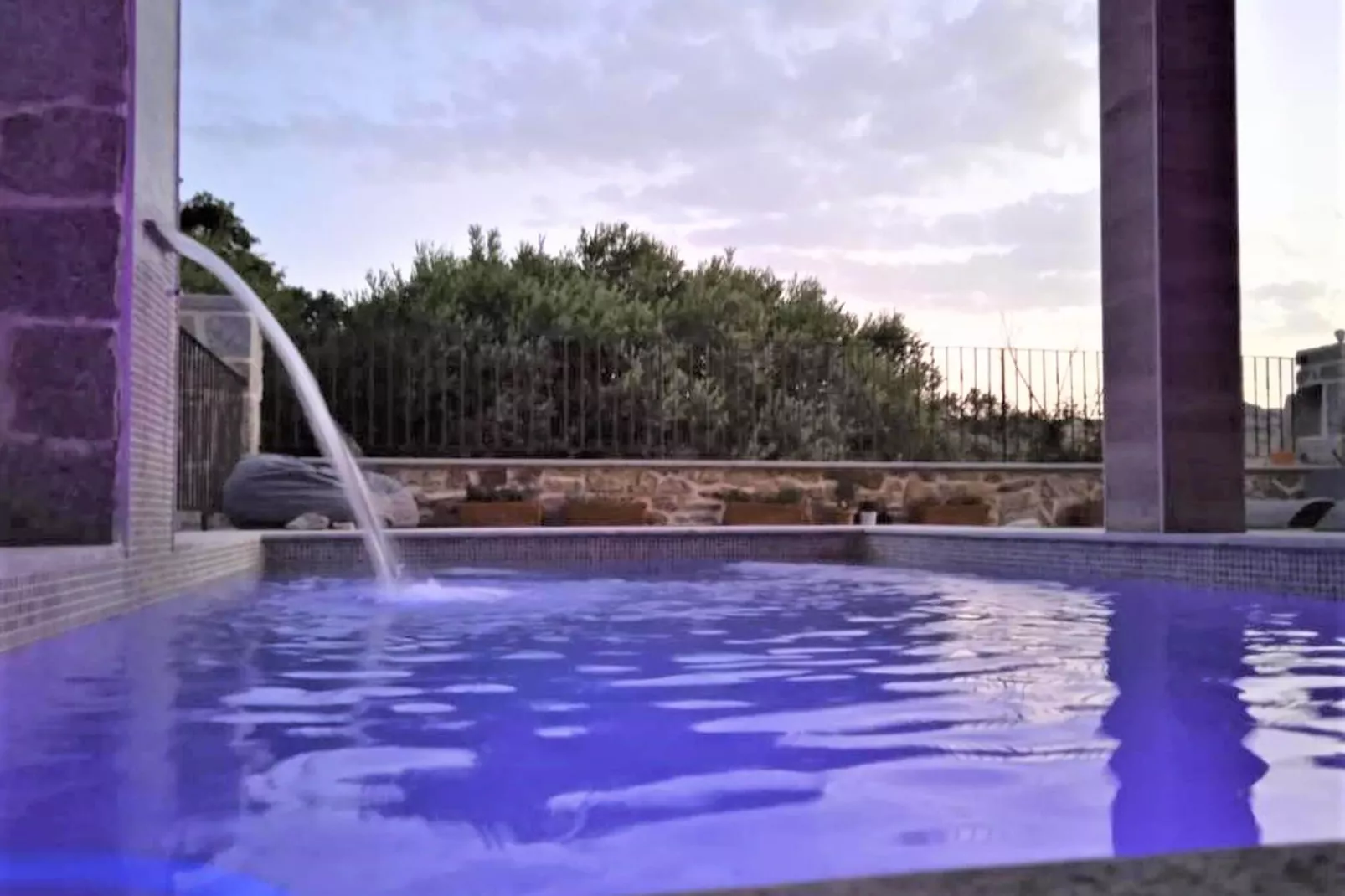 Landelijk vakantiehuis in Robledondo met privézwembad-Zwembad
