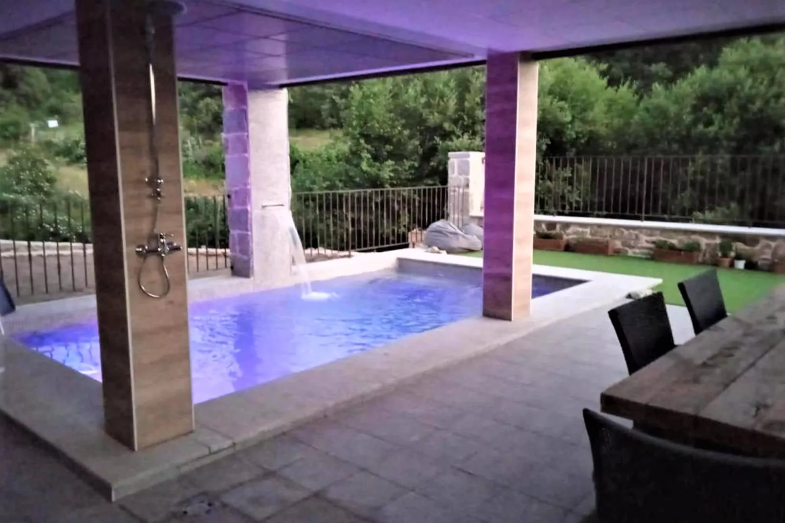 Landelijk vakantiehuis in Robledondo met privézwembad-Zwembad