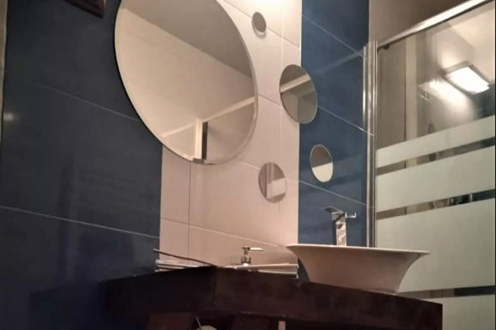 Landelijk vakantiehuis in Robledondo met privézwembad-Badkamer