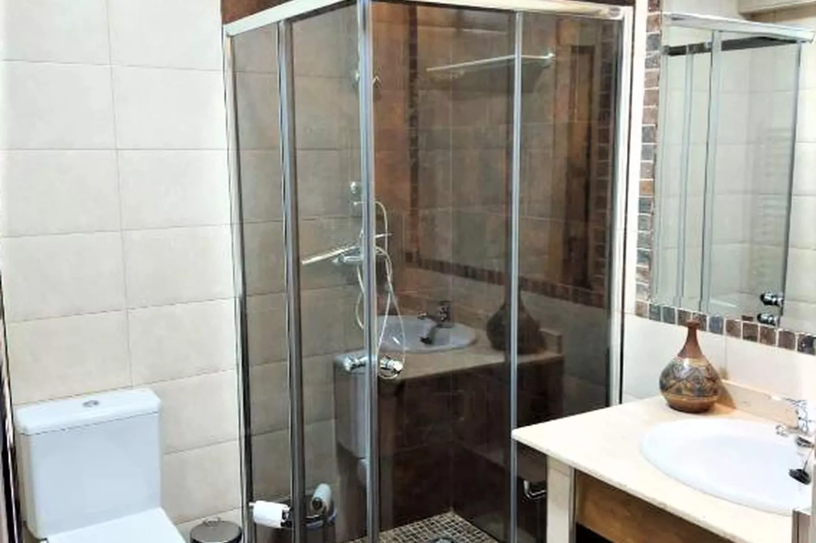 Landelijk vakantiehuis in Robledondo met privézwembad-Badkamer