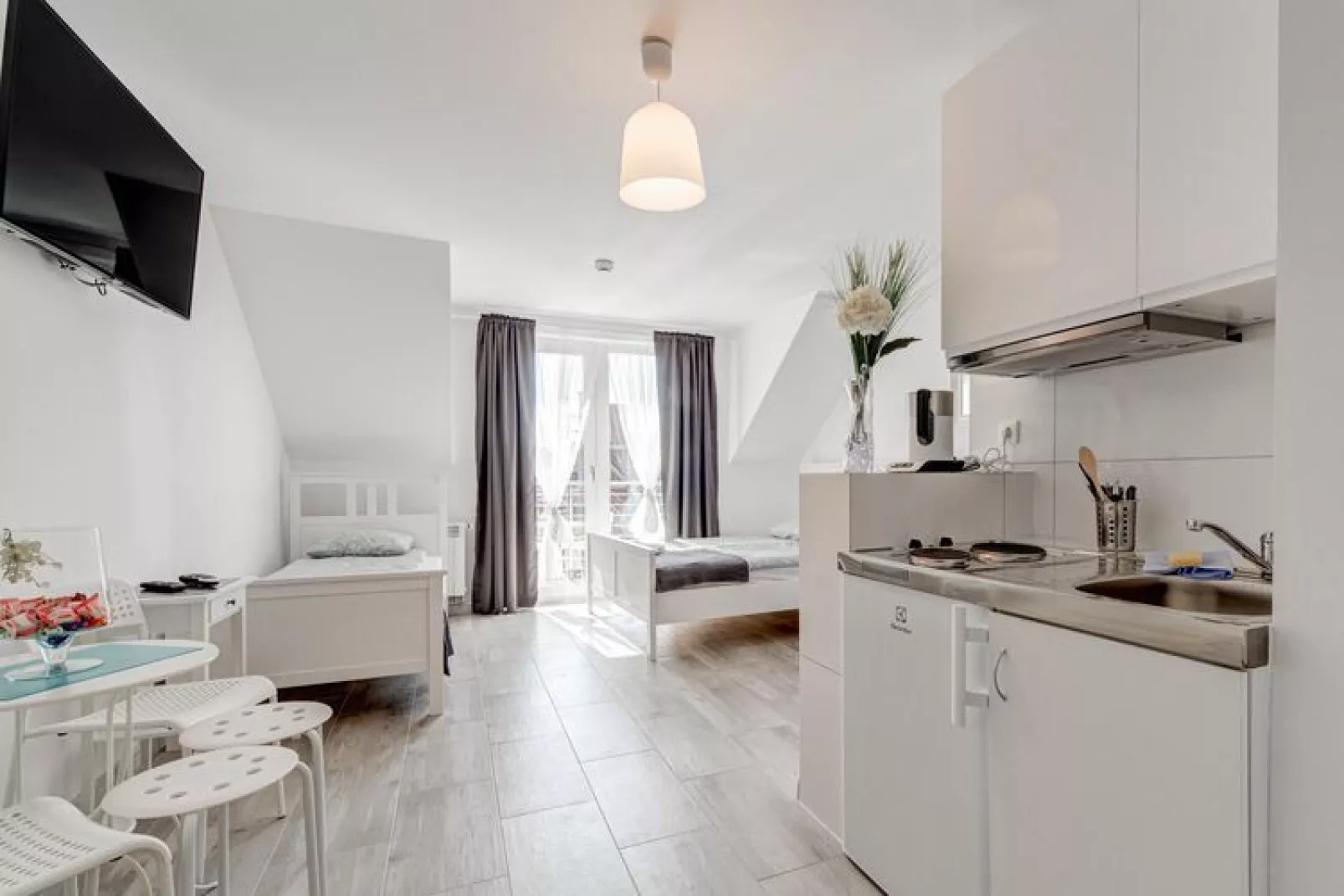 Komfortowe apartamenty dla 2 osób z basenami i jacuzzi-Buitenkant zomer