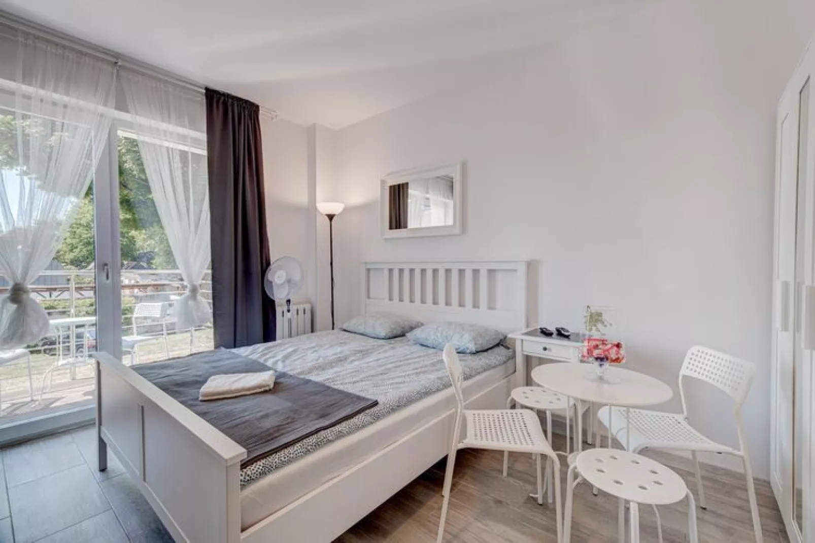 Komfortowe apartamenty dla 3 osób z basenami i jacuzzi-Buitenkant zomer
