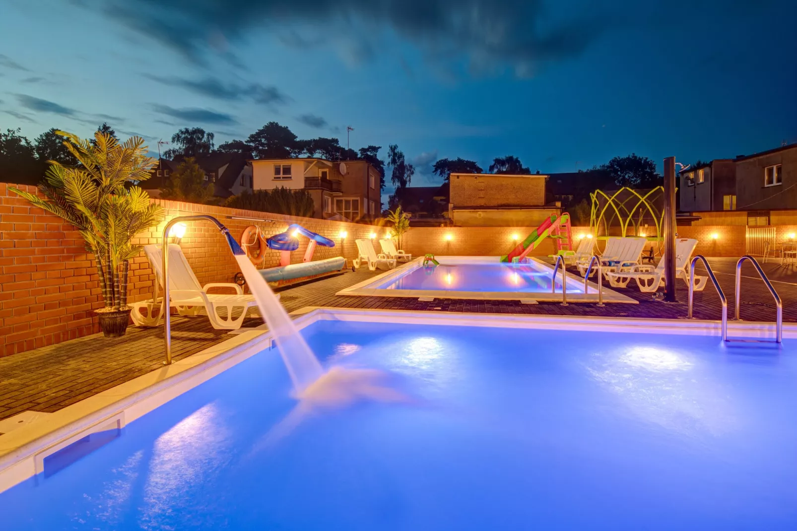 Komfortowe apartamenty dla 4 osób z basenami i jacuzzi-Zwembad