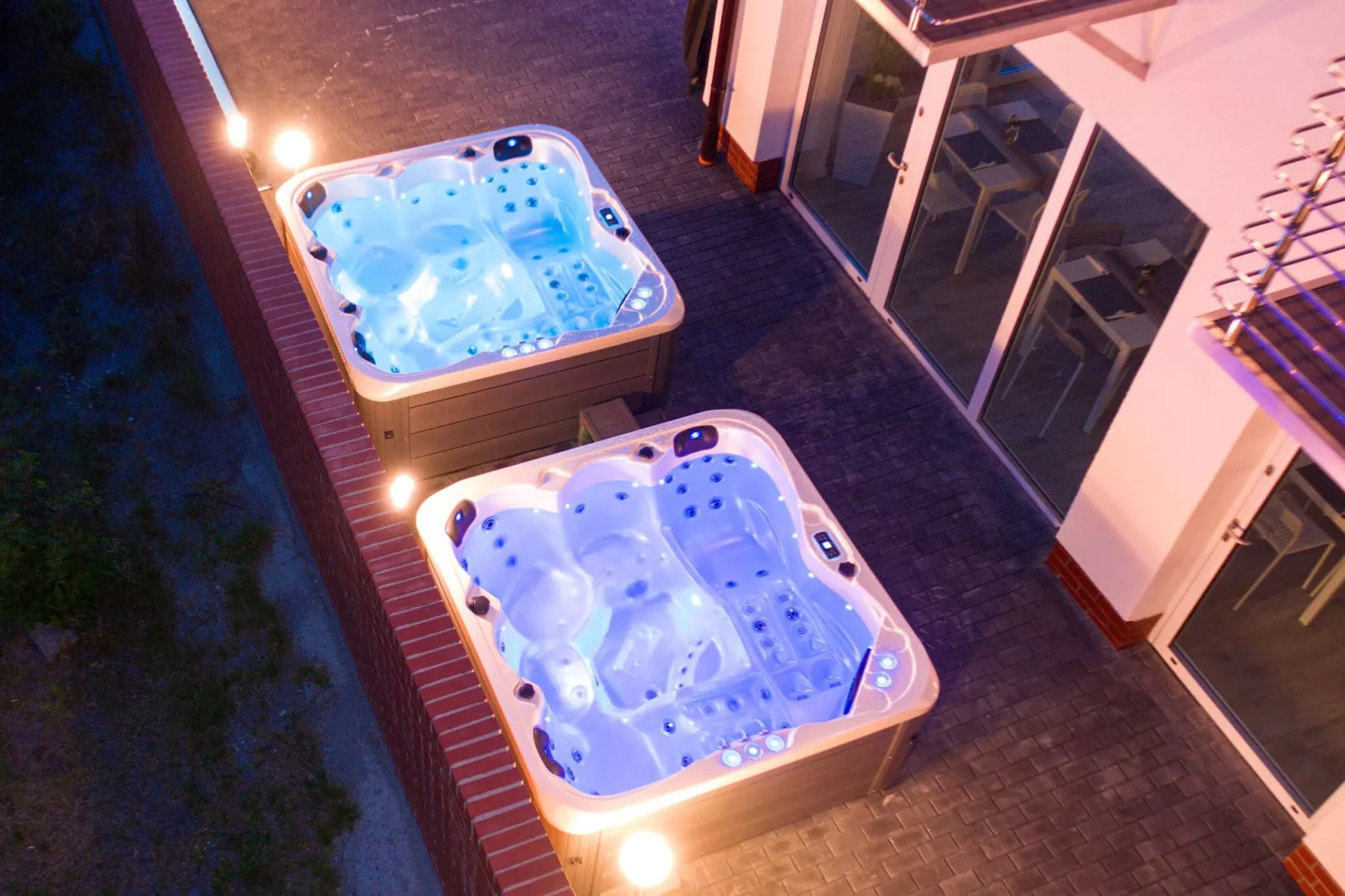 Komfortowe apartamenty dla 4 osób z basenami i jacuzzi-Spa