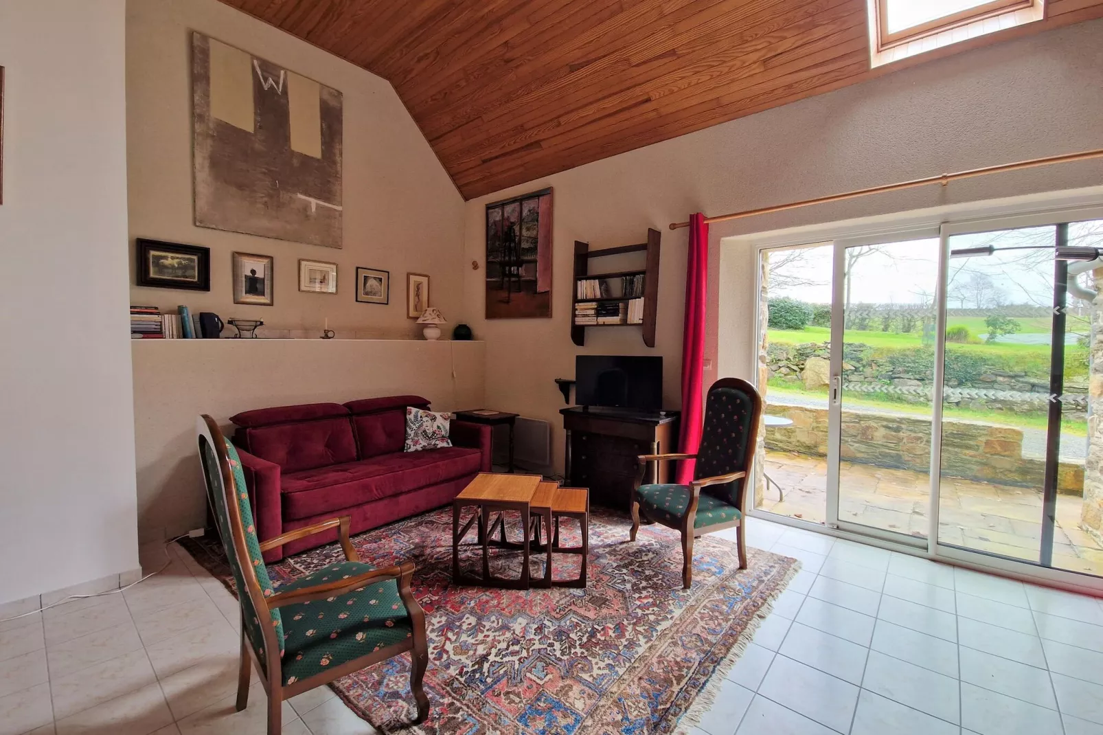 Between land and sea holiday home in the hinterland of the bay of Morlaix-Woonkamer