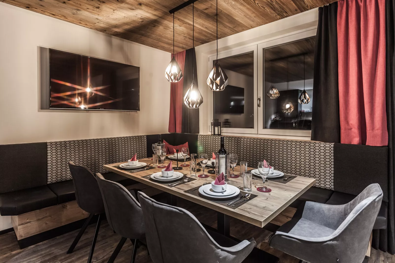 Luxurious Montafon Chalet S 1-Eetkamer