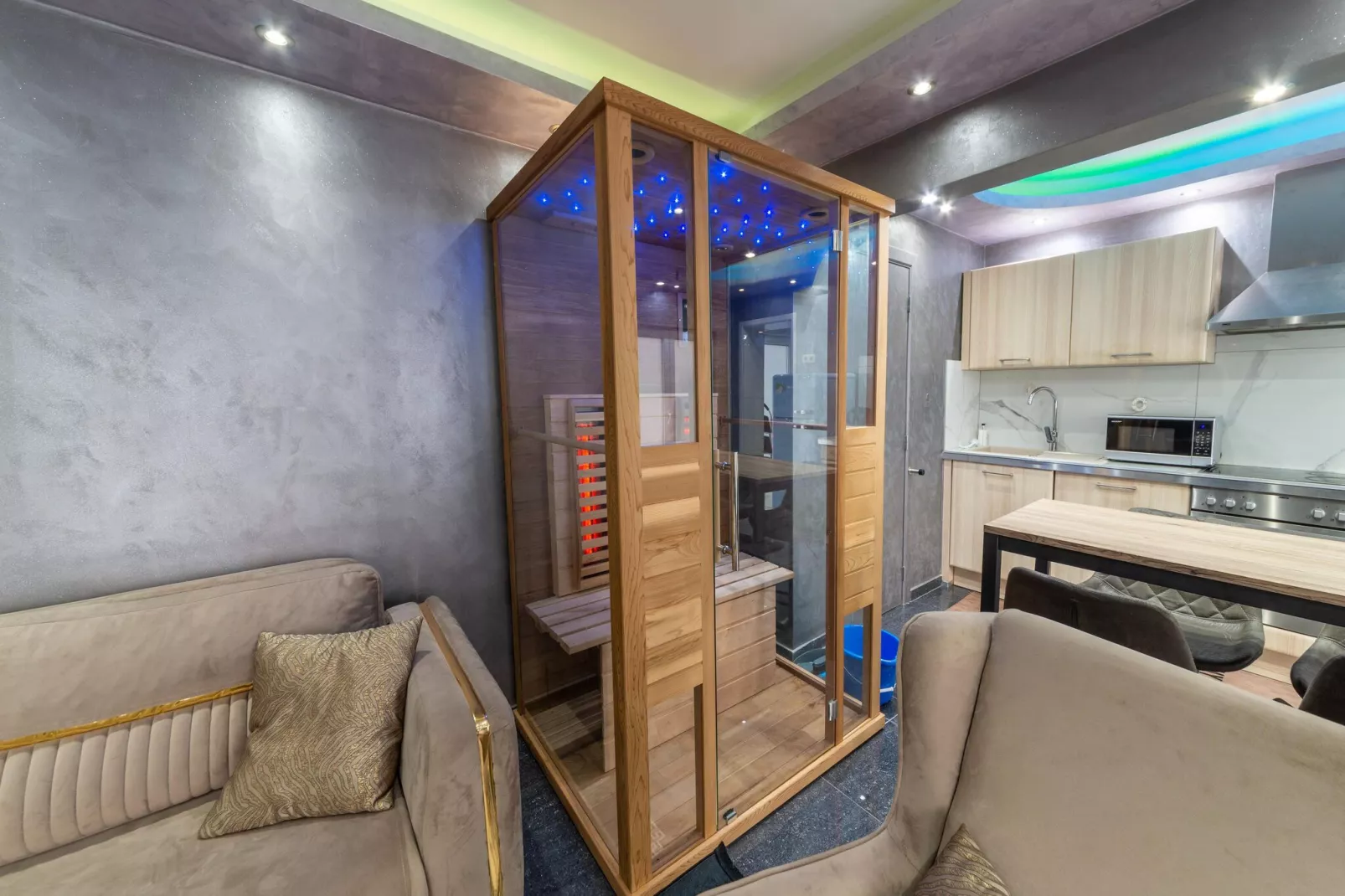 Magnifique maison de vacances pour 10 adultes avec pscine intérieure  Sauna Bains à remous et  Hamam-Woonkamer