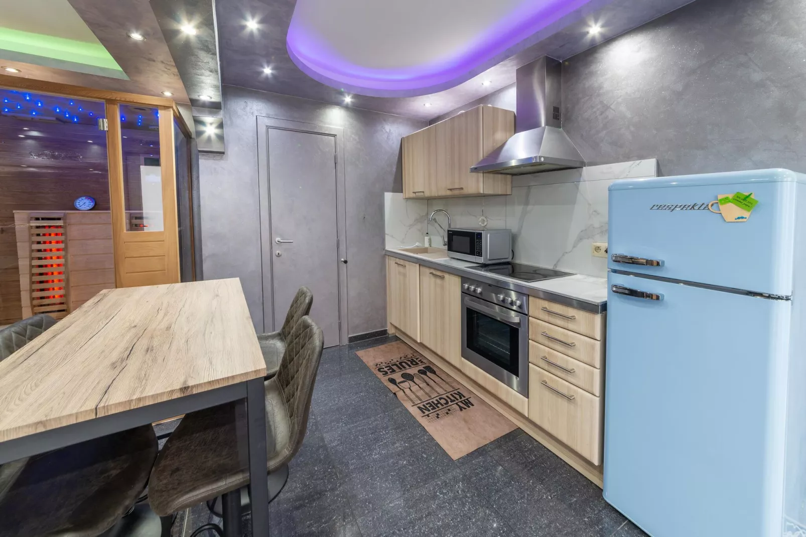 Magnifique maison de vacances pour 10 adultes avec pscine intérieure  Sauna Bains à remous et  Hamam-Keuken