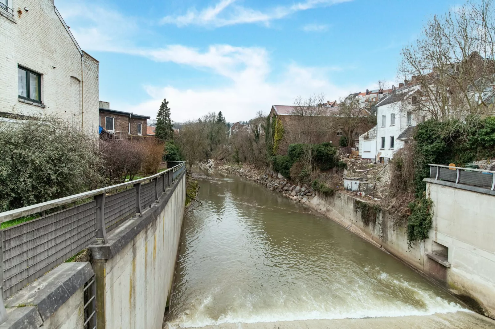 Magnifique maison de vacances pour 10 adultes avec pscine intérieure  Sauna Bains à remous et  Hamam