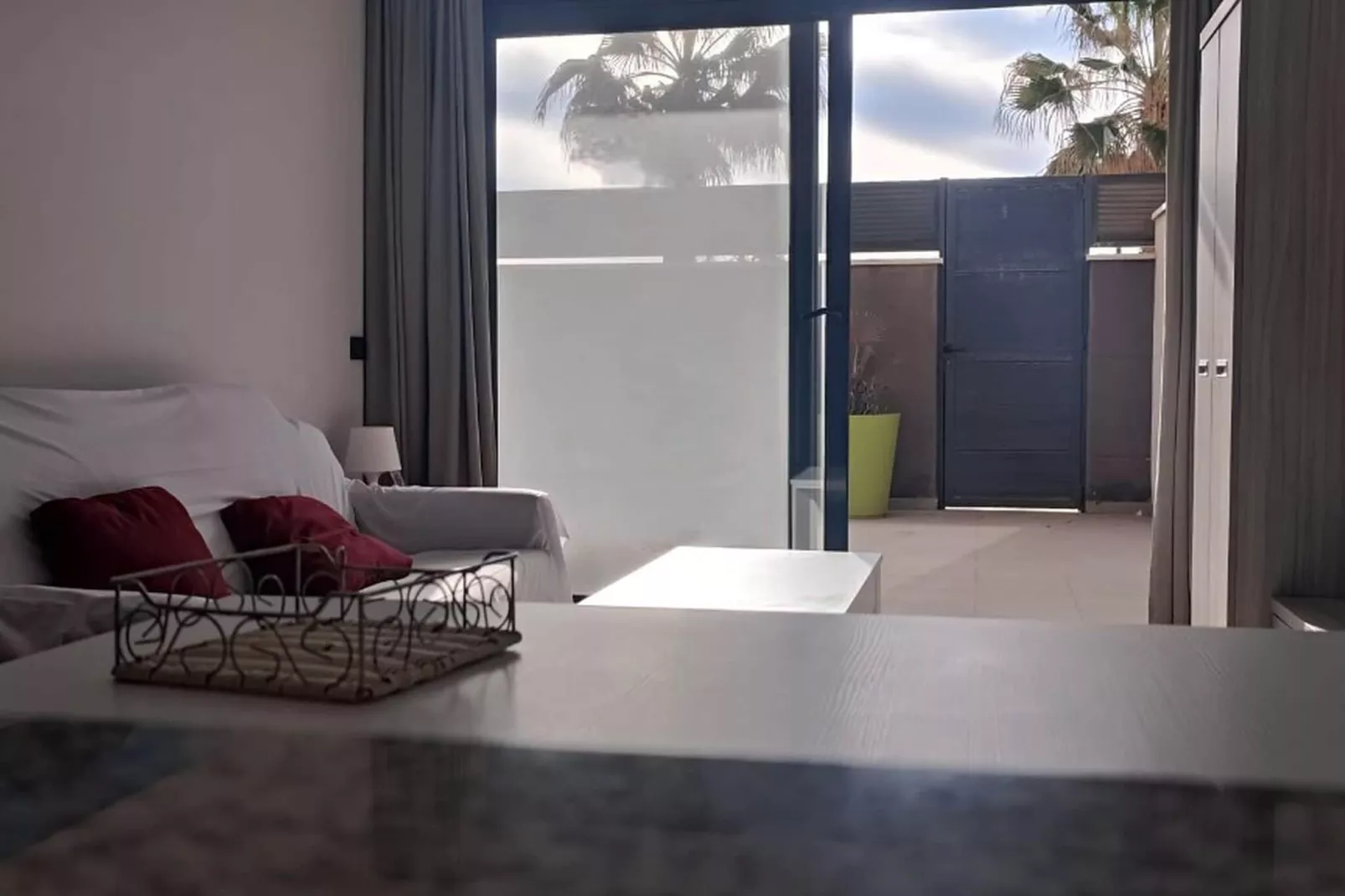 Apartamento con patio-Woonkamer