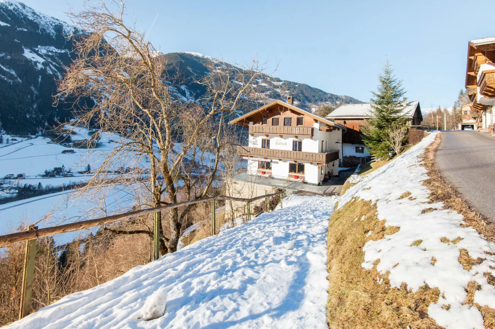 Ferienhaus Talblick-Buitenkant zomer