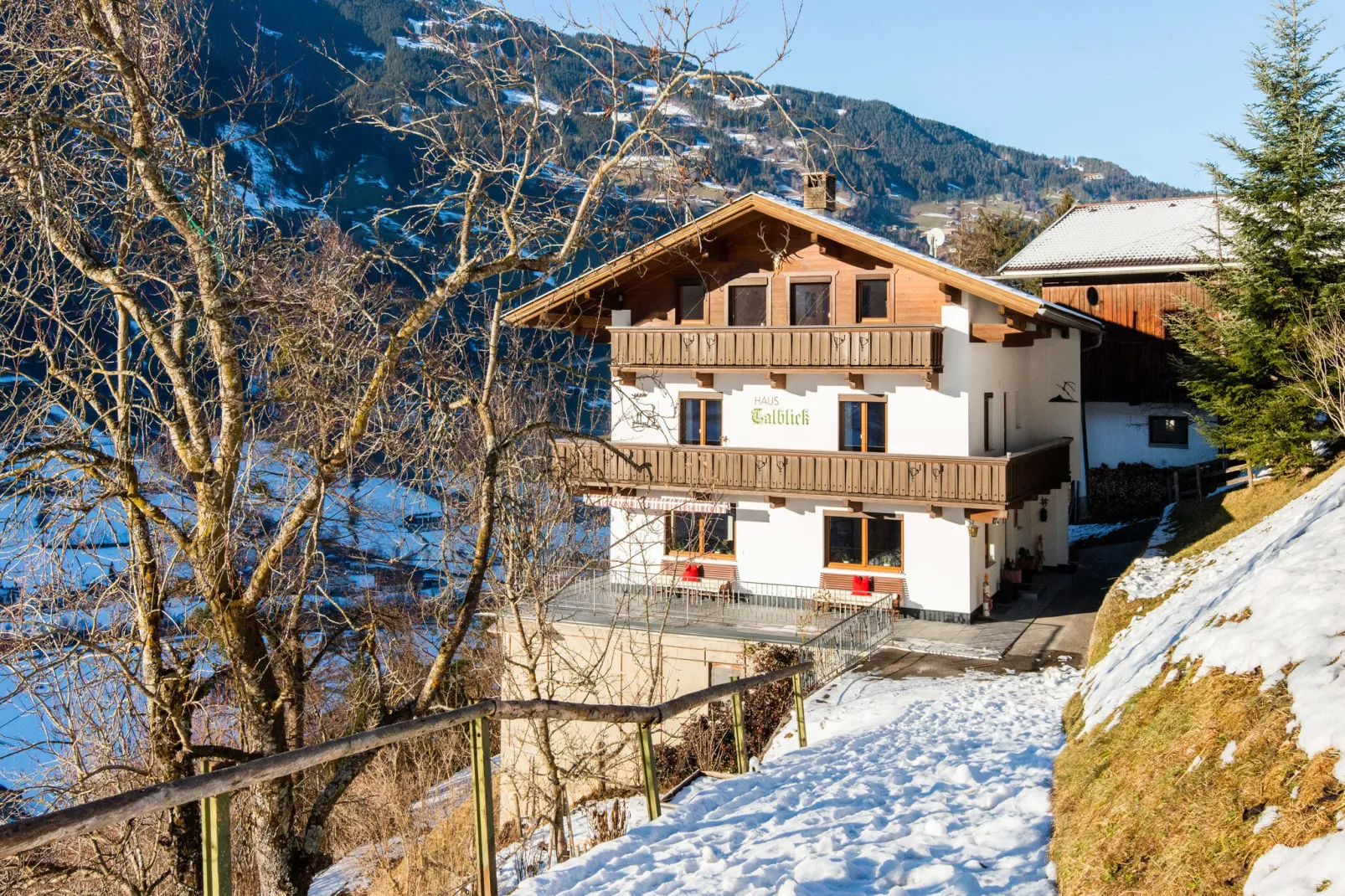 Ferienhaus Talblick-Buitenkant zomer