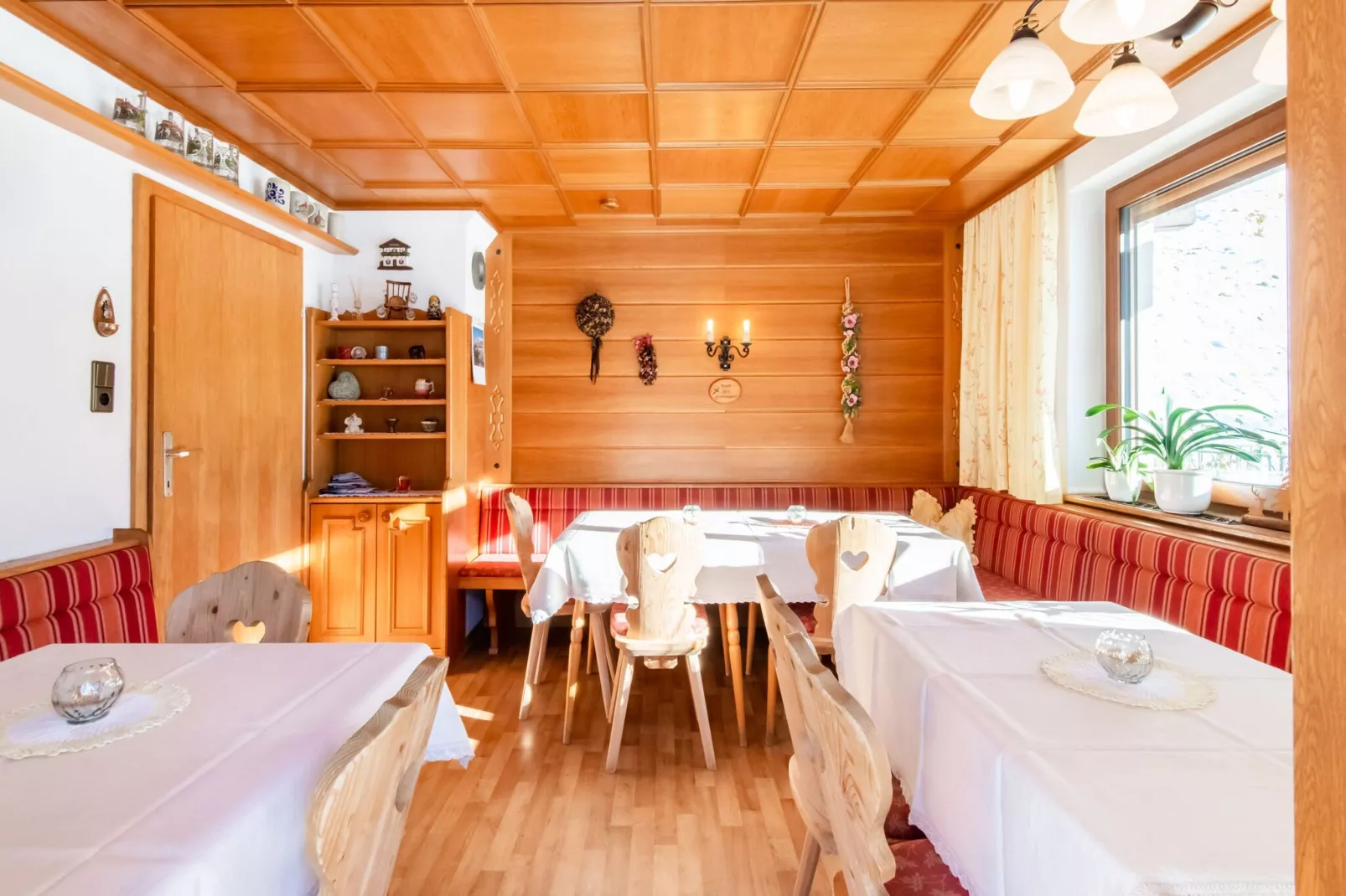 Ferienhaus Talblick-Eetkamer