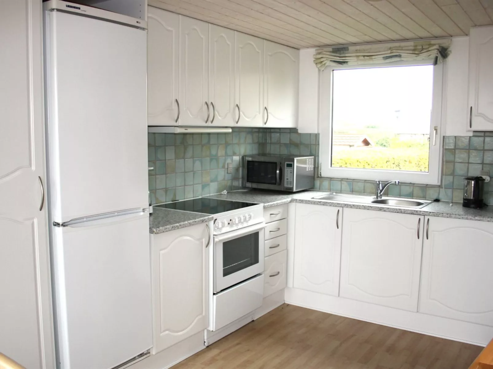 "Erene" - 100m from the sea-Binnen