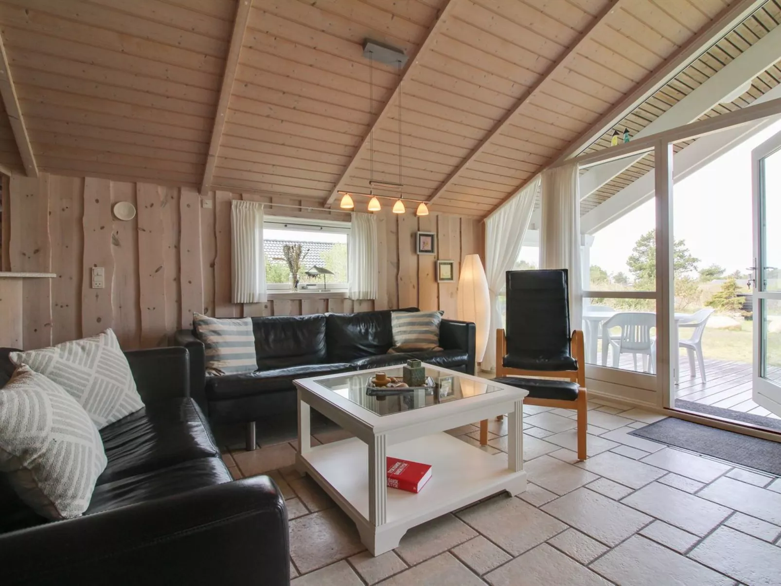 "Leya" - 1.2km from the sea-Binnen