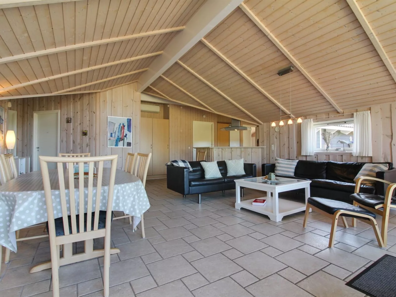 "Leya" - 1.2km from the sea-Binnen