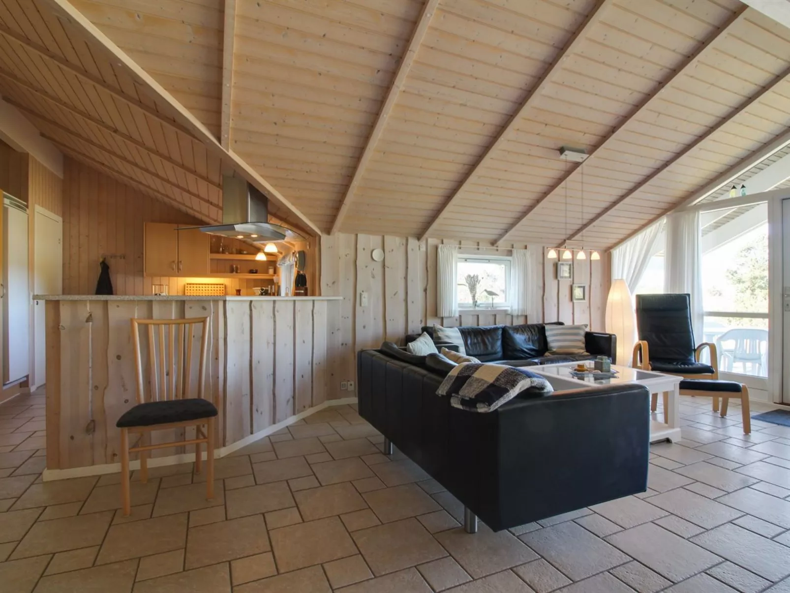 "Leya" - 1.2km from the sea-Binnen