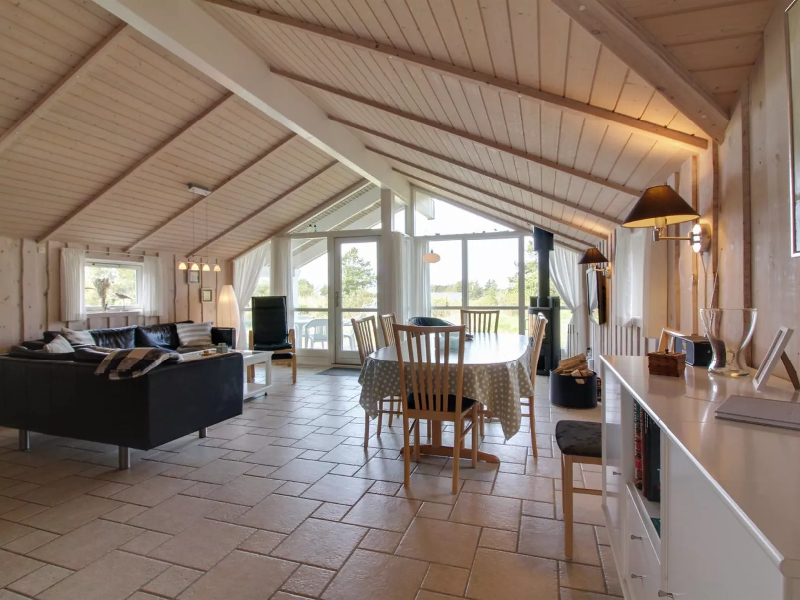 "Leya" - 1.2km from the sea-Binnen