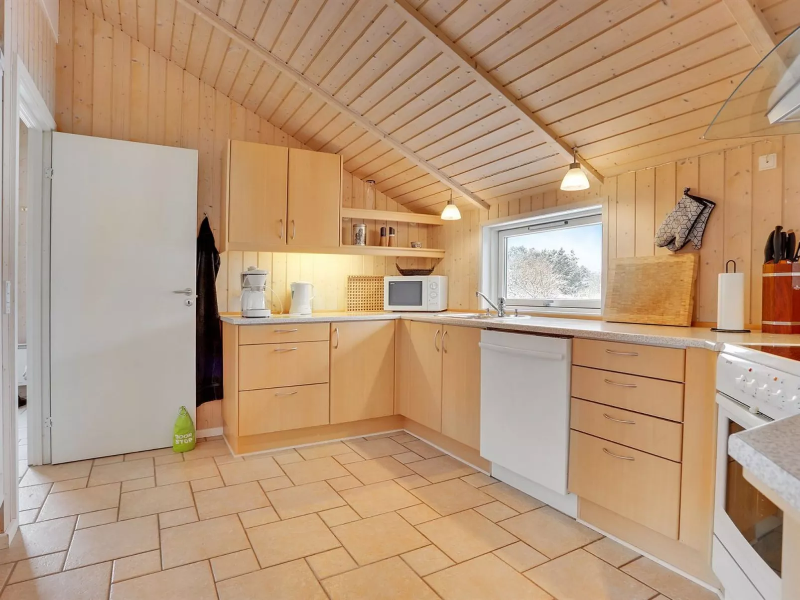 "Leya" - 1.2km from the sea-Binnen