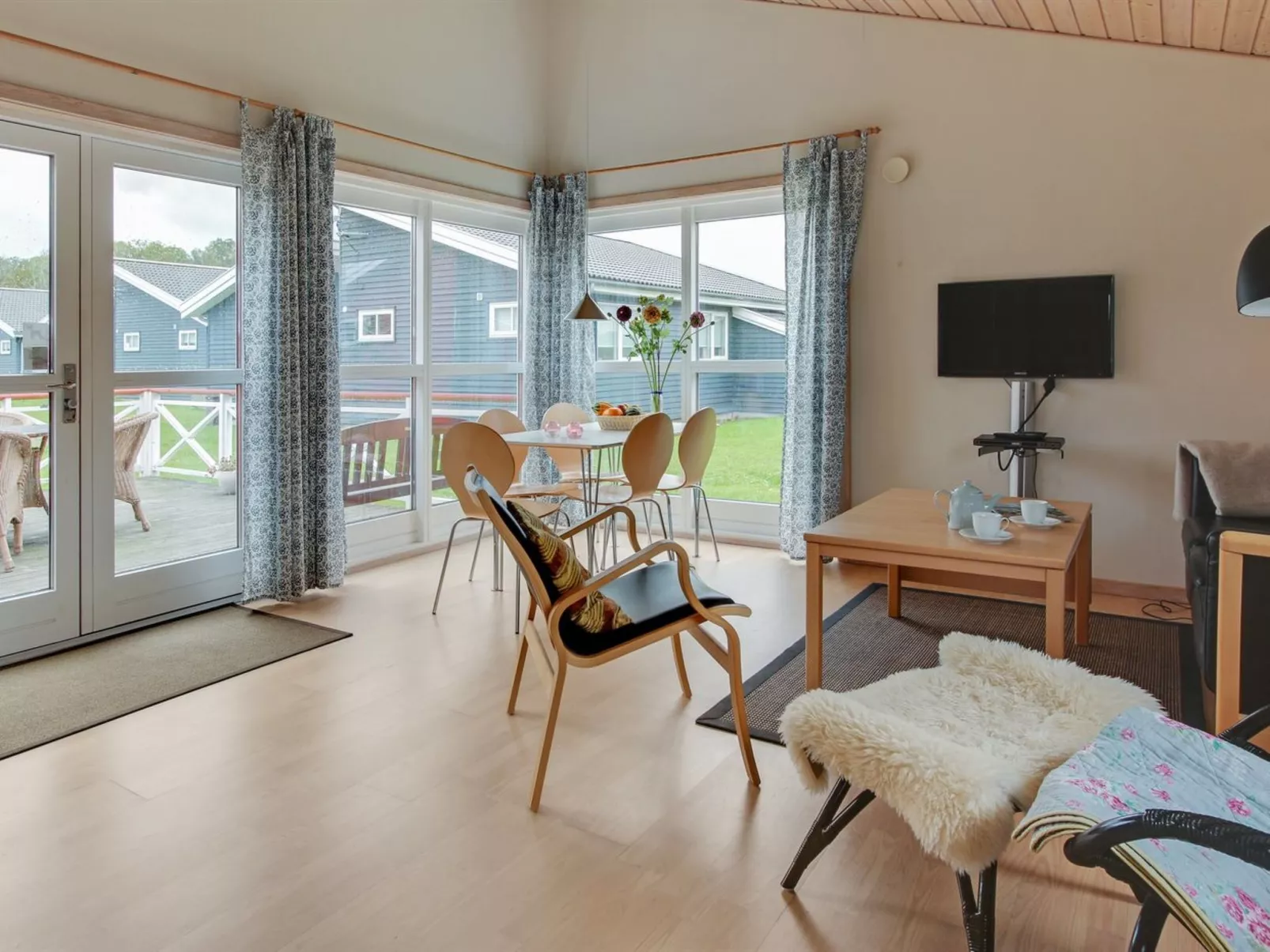 "Carlie" - 2.8km from the sea-Binnen