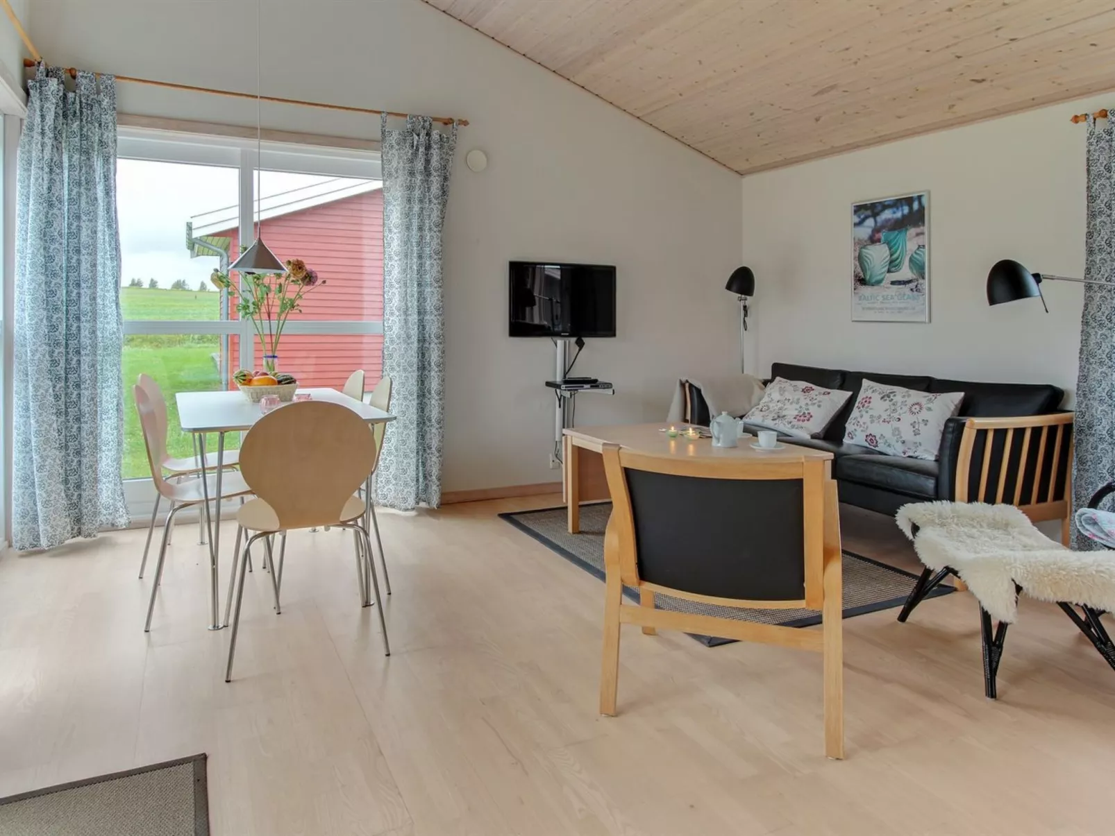 "Carlie" - 2.8km from the sea-Binnen