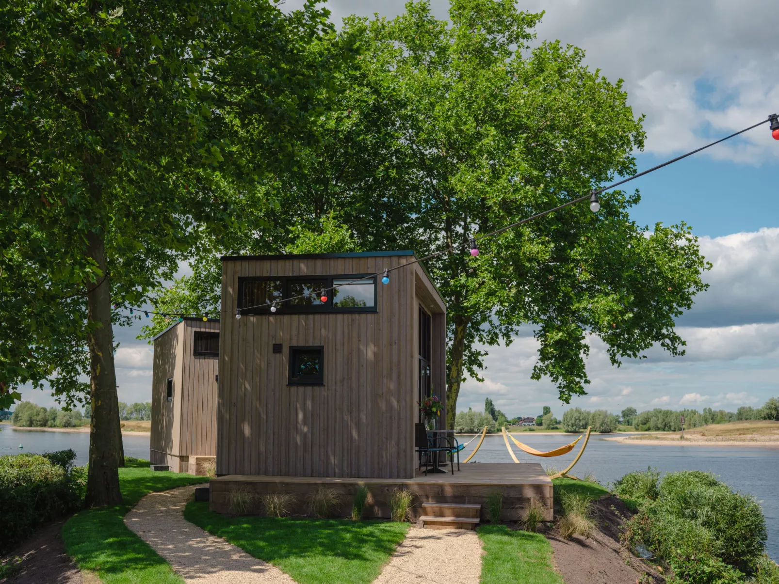 Tiny River House-Buiten