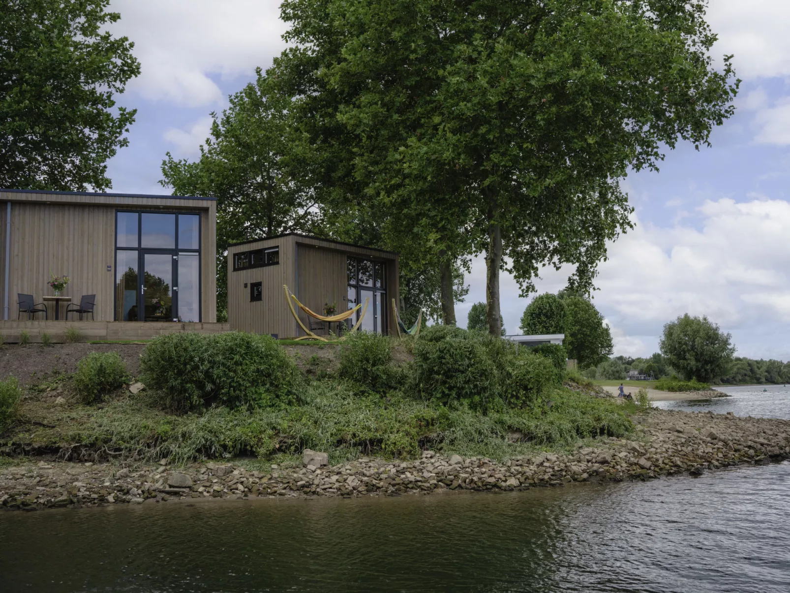 Tiny River House-Buiten