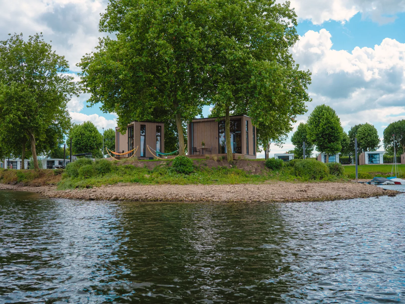 Tiny River House-Buiten