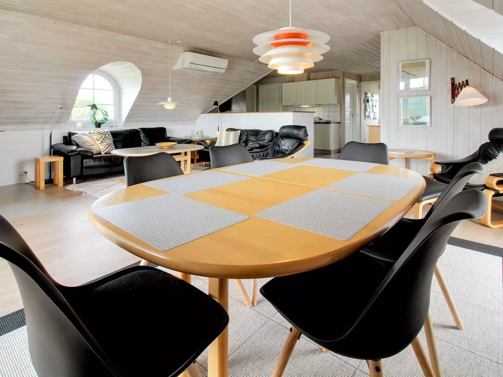 "Slava" - 250m from the sea-Binnen