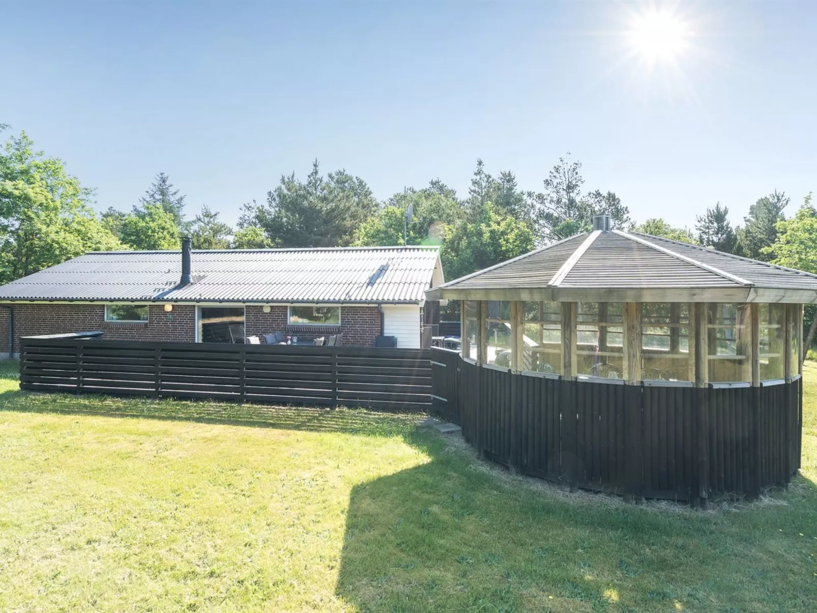 "Elinbjörn" - 1km from the sea-Buiten