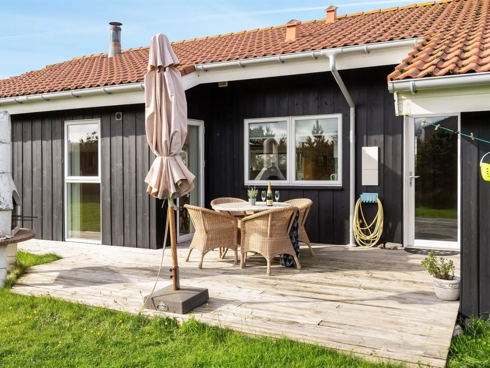 "Oskar" - 200m from the sea-Buiten