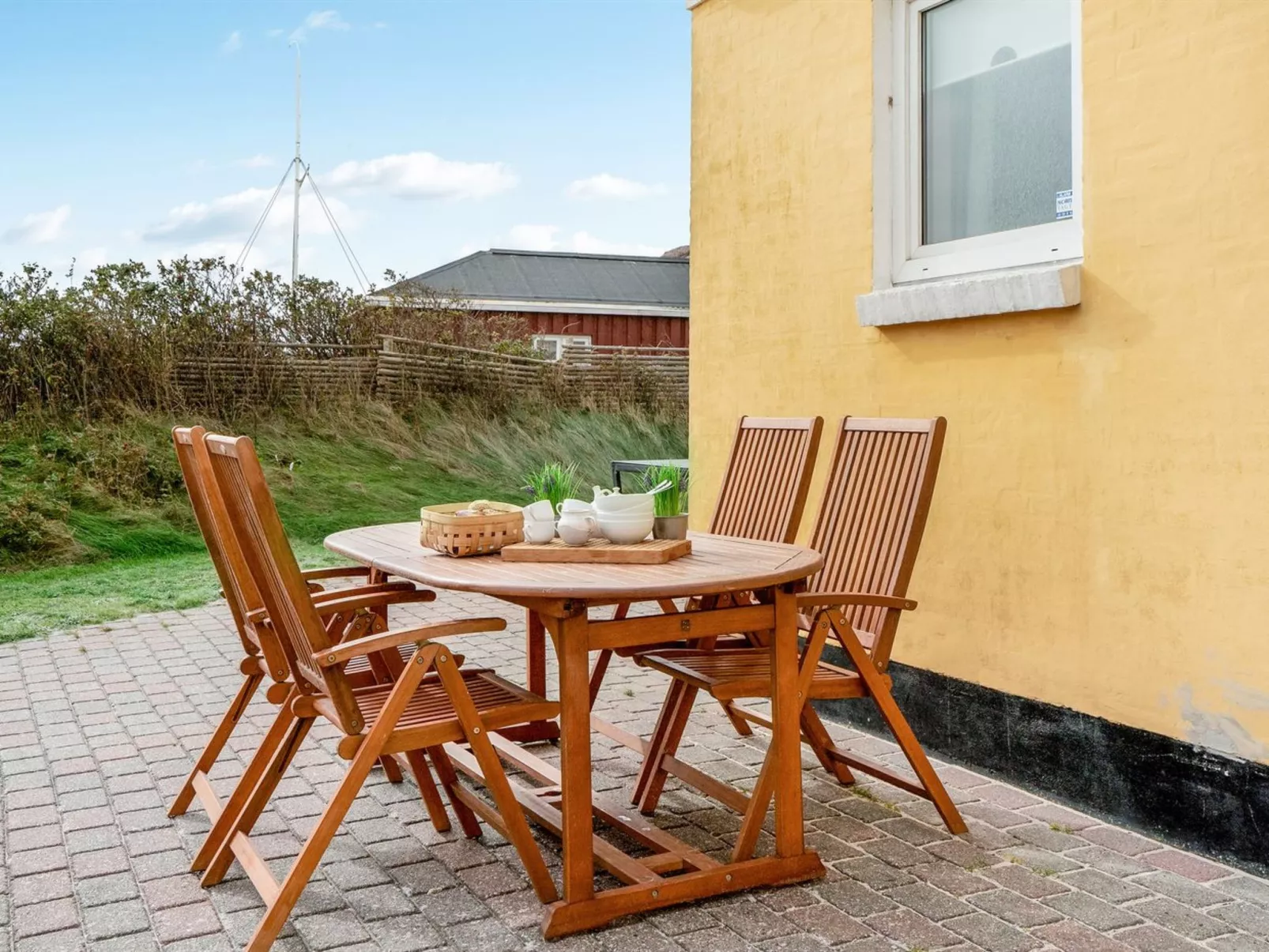 "Synne" - 25m from the sea in NW Jutland-Buiten