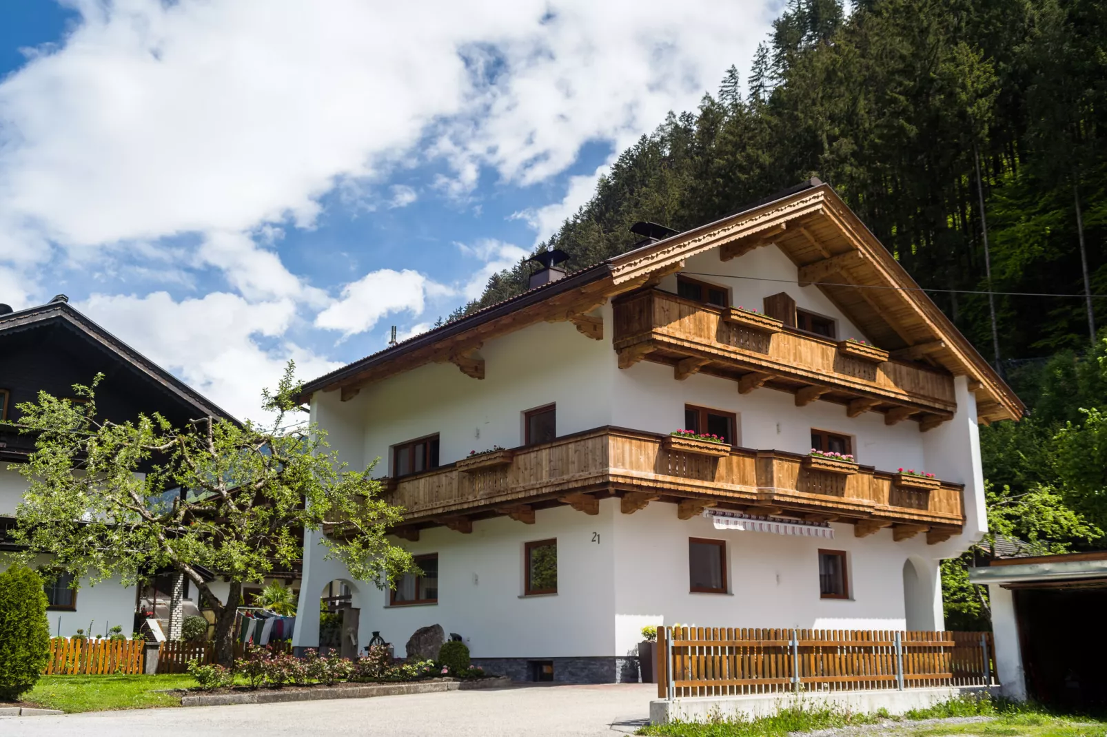 Mooi appartement in Zell am Ziller vlak bij de skibussen