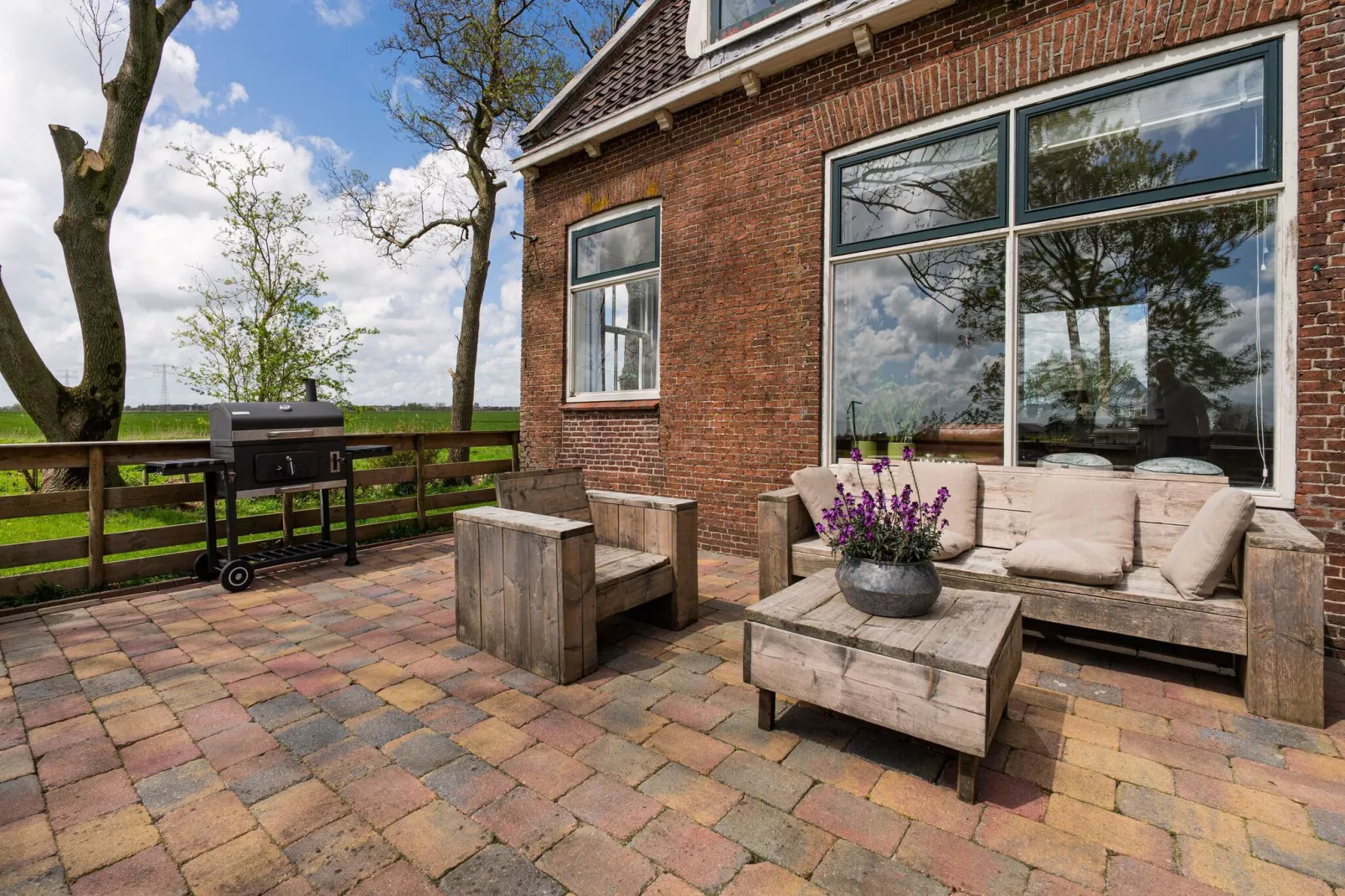 Gezellige Boerderij met chalet in Friesland-Terrasbalkon