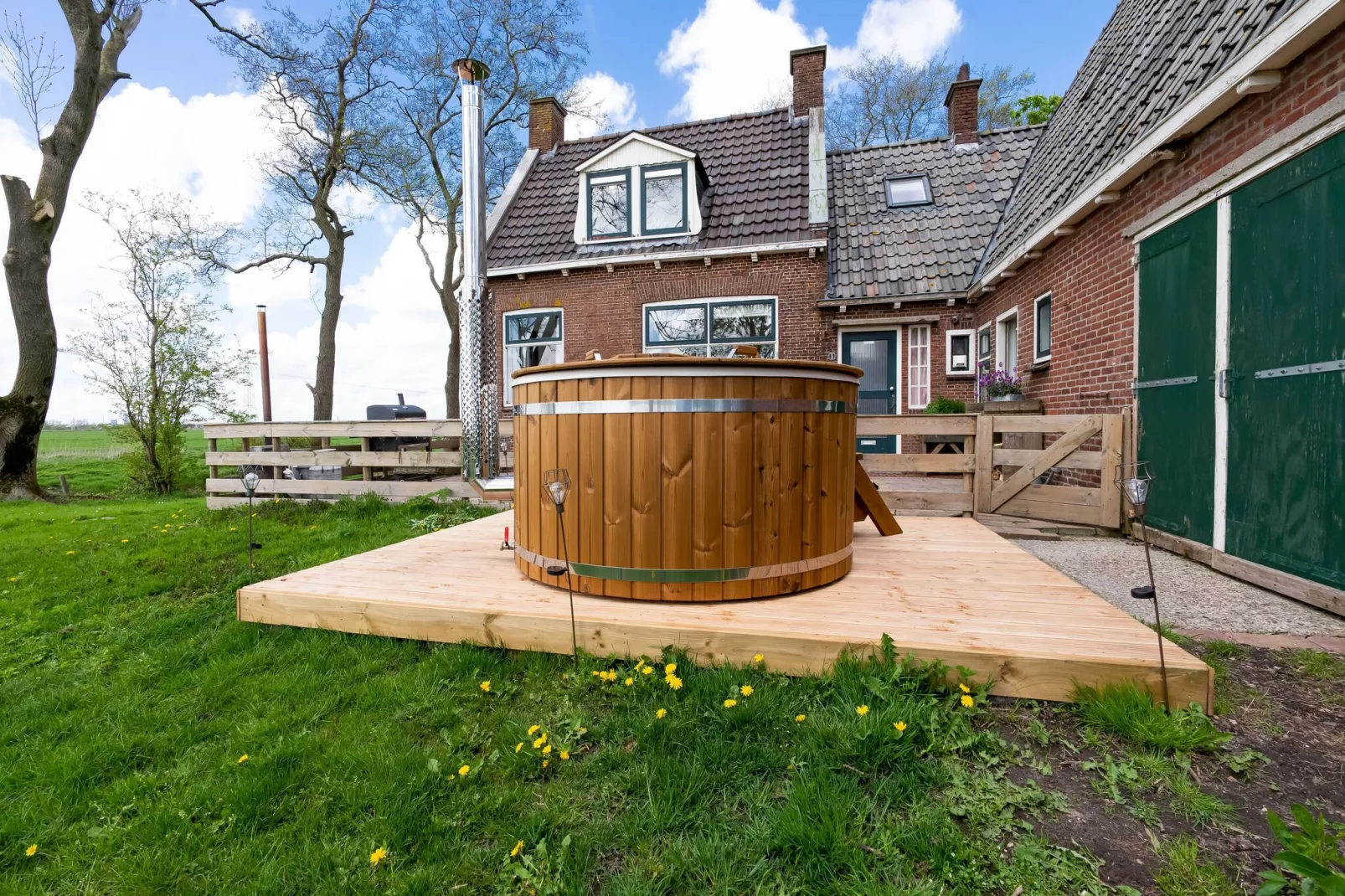 Gezellige Boerderij met chalet in Friesland-Wellness